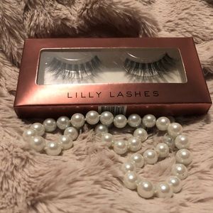 NWT Lilly Lashes